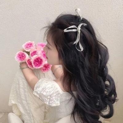 他很怪，他是我爸爸